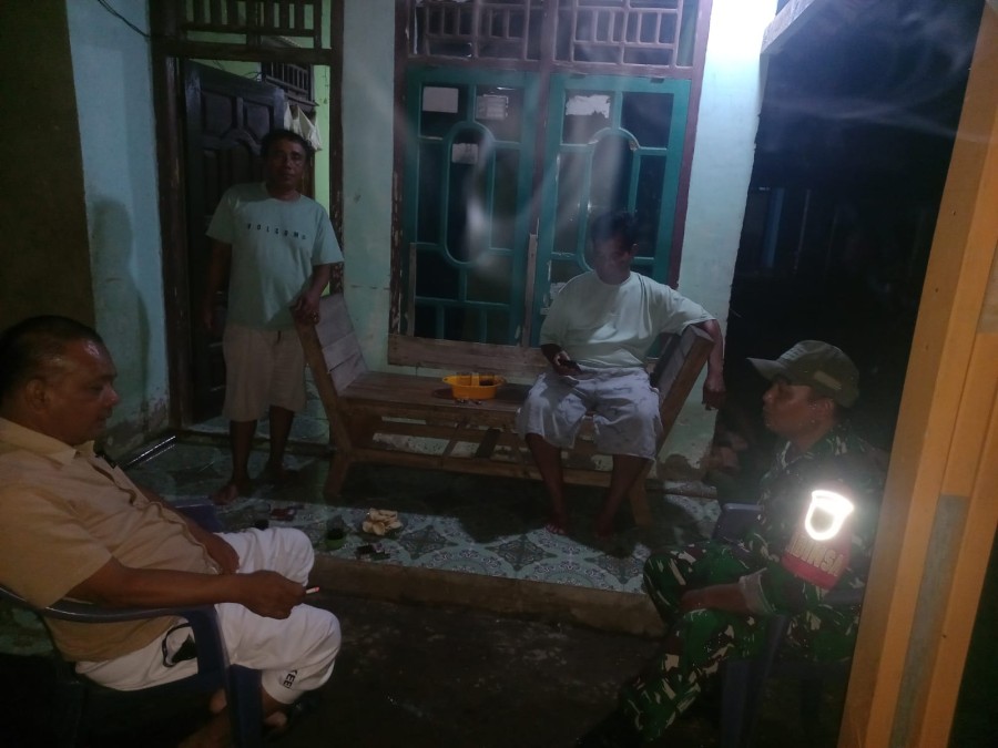 Babinsa Koramil 406-08/Lubuklinggau Utara I Laksanakan Siskamling di RT 04 Marga Bakti