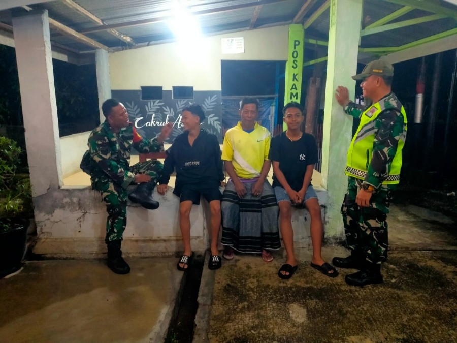 KORAMIL 406-06/TUGUMULYO DIPIMPIN SERMA SEHARI LAKSANAKAN SISKAMLING BERSAMA WARGA DI DESA S. KERTOSARI