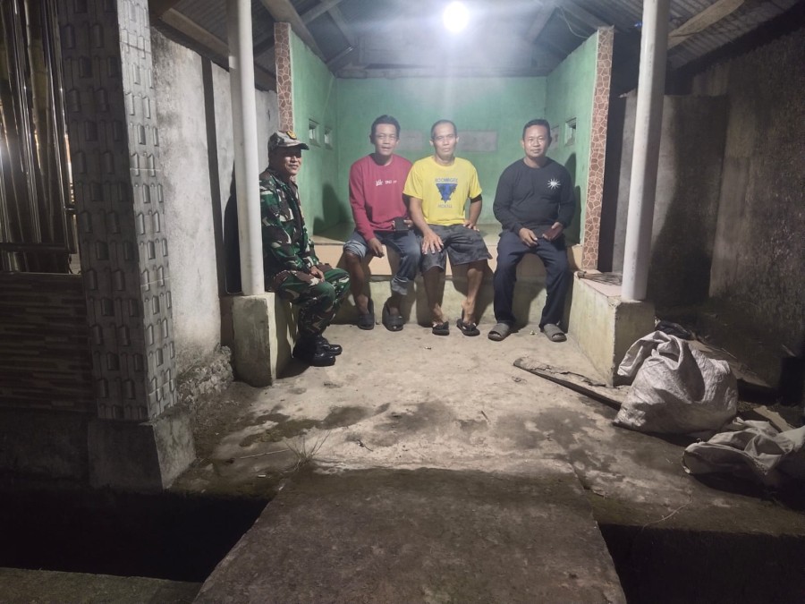 Sertu Tugianto Tempuh 76 Km Demi Keamanan Warga, Laksanakan Patroli Siskamling di Desa Megang Sakti 2