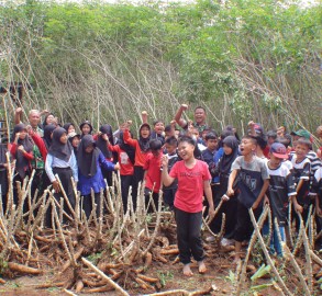Kodim 0406/Lubuklinggau Berikan Edukasi Cara Menanam dan Mengolah Singkong kepada Siswa SDIT Mutiara Cendekia