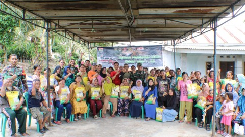 Kodim 0406/Lubuklinggau Gelar Bakti Sosial Pembagian Beras di Blok 51 Kelurahan Air Temam Dalam Rangka Memperingati HUT TNI ke-80 Tahun 2025
