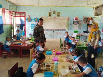 BABINSA KORAMIL 406-05/MUARA KELINGI MONITORING PROGRAM MAKAN BERGIZI GRATIS DI TK TUNAS BANGSA 1 DESA BANPRES