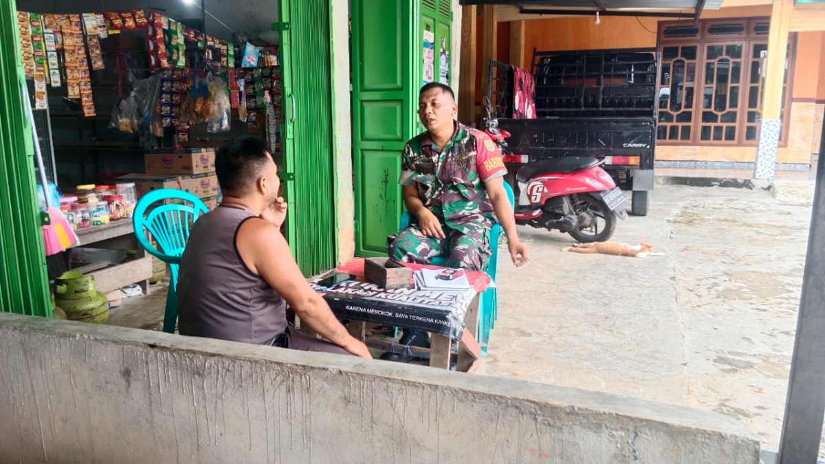 Babinsa Koramil 406-09/Terawas Ajak Warga Desa Muara Nilau Cegah Karhutla Melalui Komsos