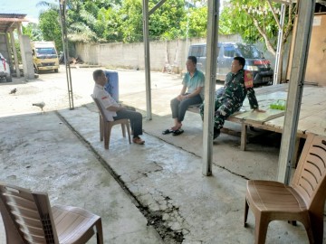 Babinsa Koramil 406-03/Rupit Jalin Komsos dengan Warga Desa Batu Gajah Baru