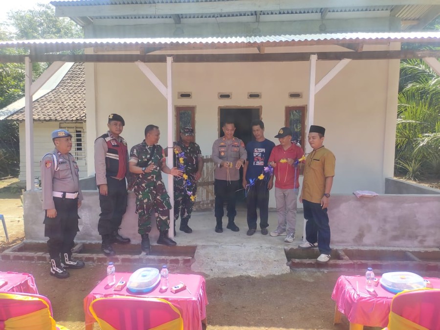 Serda subur Babinsa Koramil 406-06/Tugumulyo hadiri acara penyerahan kunci bedah rumah dari polres Musi Rawas