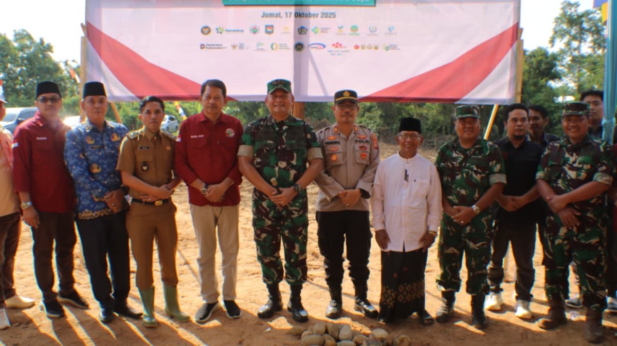 Komandan kodim 0406/LubukLinggau hadiri acara peletakan batu pertama pembangunan koperasi merah putih di desa Muar rengas