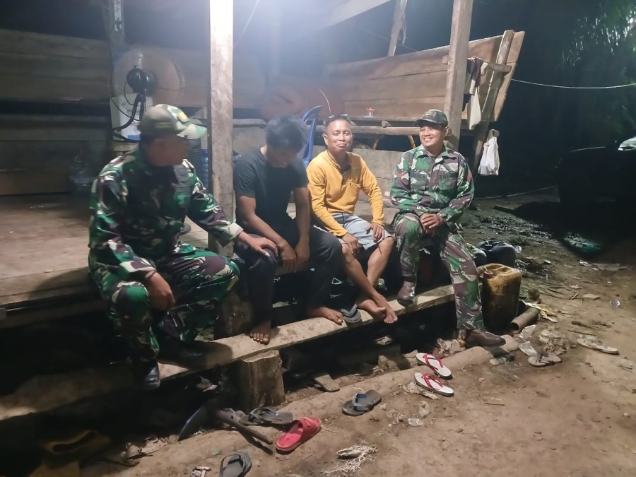 Babinsa Koramil 406-02/Rawas Ilir Tempuh 60 KM Jalankan Patroli Siskamling di Desa Mekar Sari