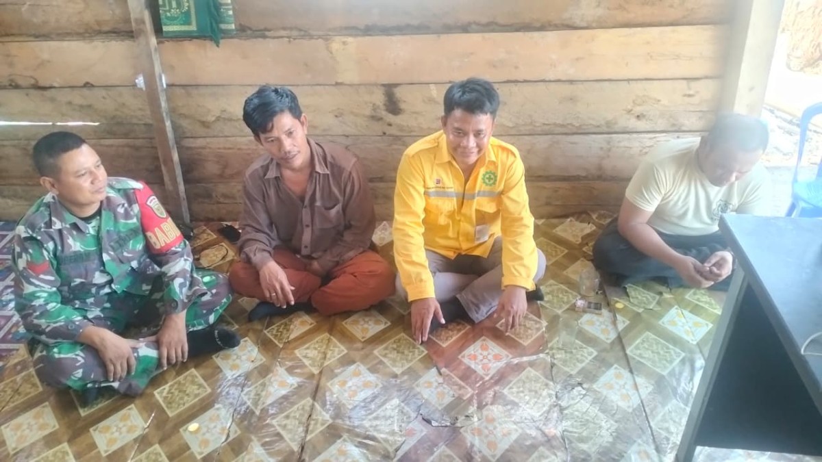 BABINSA KORAMIL 406-02/RAWAS ILIR JALIN SILATURAHMI DENGAN WARGA DESA RANTAU KADAM