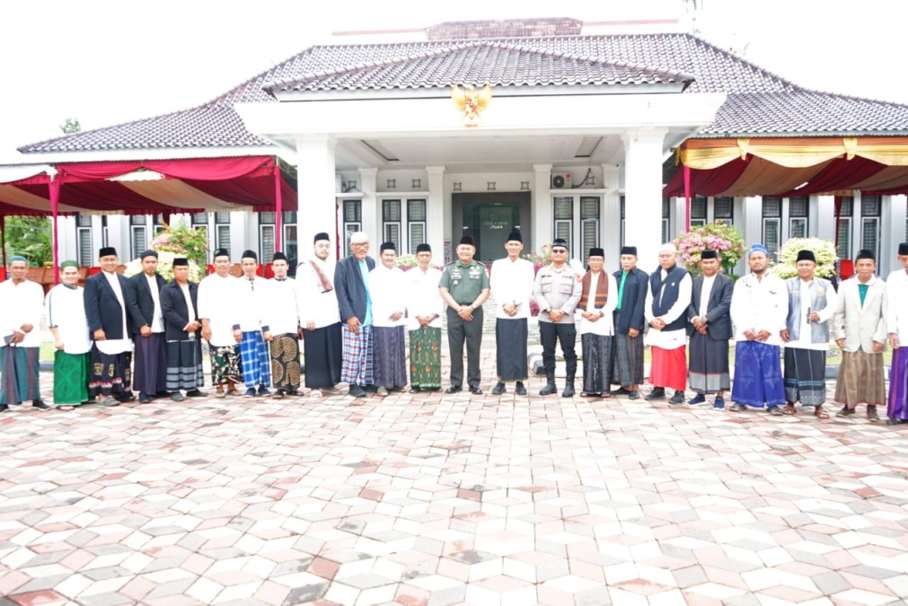 DANDIM 0406/LUBUKLINGGAU HADIRI PERINGATAN HARI SANTRI NASIONAL KE-11 TAHUN 2025