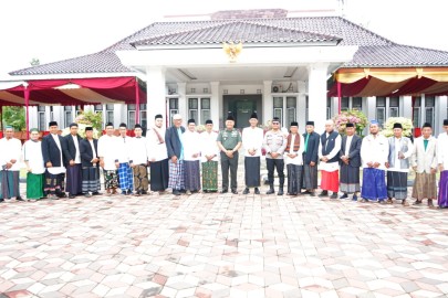 DANDIM 0406/LUBUKLINGGAU HADIRI PERINGATAN HARI SANTRI NASIONAL KE-11 TAHUN 2025