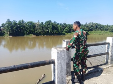 Danramil 406-04/Muara Lakitan Kapten Inf Hendri Susanto Berikan Himbauan Antisipasi Cuaca Ekstrem dan Banjir
