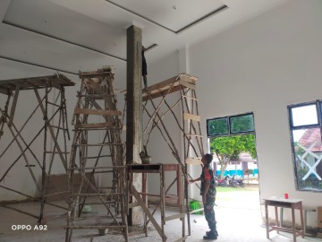 Babinsa Koramil 406-08/Lubuk Linggau Monitoring Pembangunan Revitalisasi SMKN 2 Lubuk Linggau