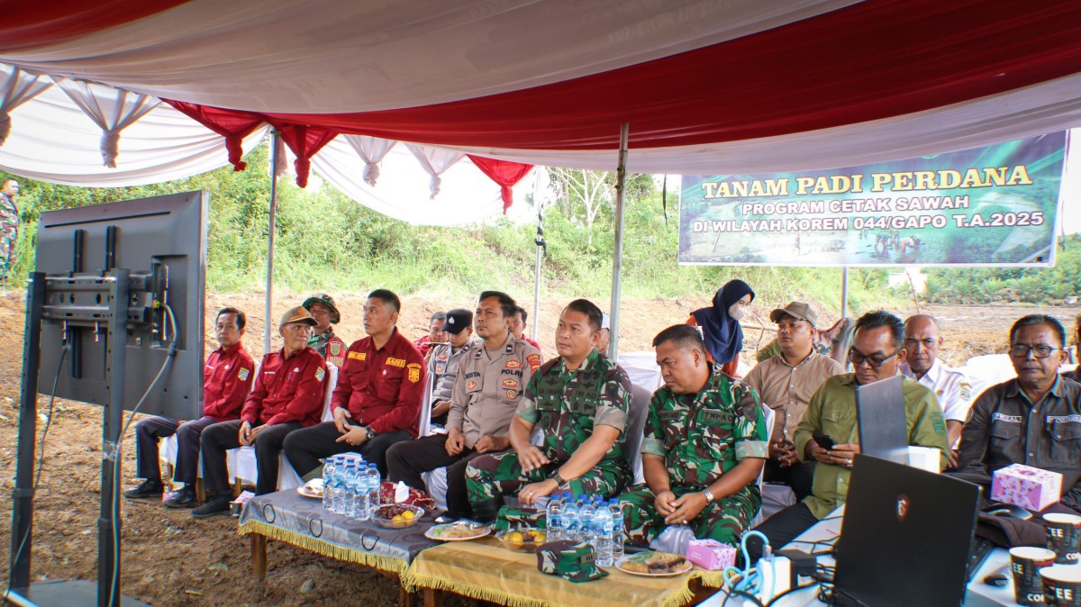 Kodim 0406/Lubuklinggau Laksanakan Vicon Tanam Padi Perdana Program Cetak Sawah di kabupaten musi Rawas utara