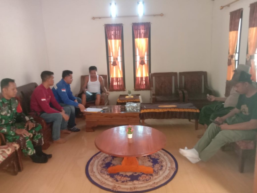 Babinsa Koramil 406-04/Muara Lakitan Laksanakan Komsos dengan Masyarakat Desa Tegalsari