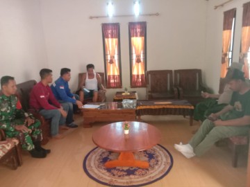 Babinsa Koramil 406-04/Muara Lakitan Laksanakan Komsos dengan Masyarakat Desa Tegalsari