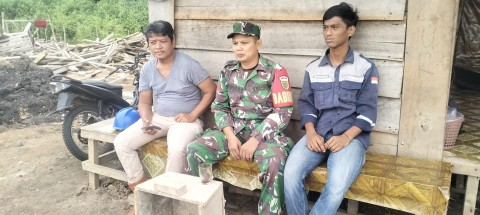 Babinsa Koptu Sugeng Laksanakan Komsos di Desa Binaan Rantau Kadam