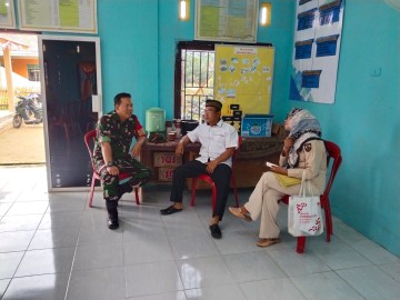 Babinsa Koramil 406-09/Terawas Laksanakan Komsos Bersama Perangkat Desa Pasenan