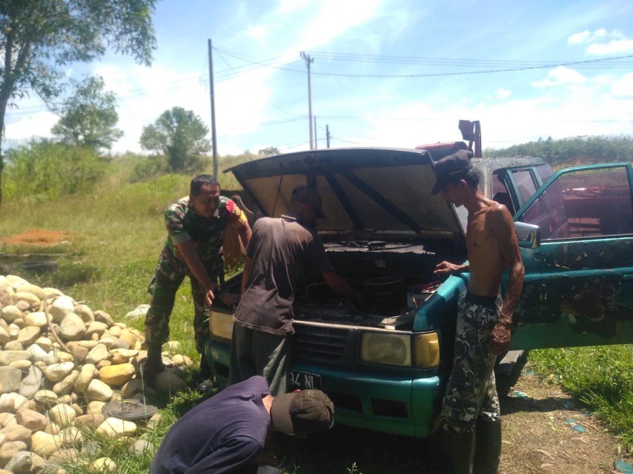 Babinsa Koramil 406-01/Rawas Ulu Ajak Warga Desa Teladas Jaga Silaturahmi dan Kebersihan Lingkungan