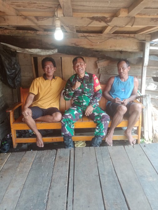 Tingkatkan kerjasama dengan masyarakat sekitar Sertu Sutarno jalin komsos dengan masyarakat binaan