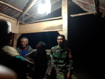 BABINSA KORAMIL 406-05/MUARA KELINGI LAKSANAKAN PATROLI SISKAMLING DI DESA PANGKALAN TARUM