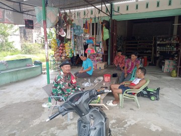 Ciptakan wilayah yang kondusif sertu Rudi Hartono jalin komunikasi dengan masyarakat di desa binaan