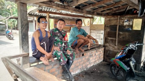 Babinsa Koramil 406-02/Rawas Ilir Koptu Eko Wibowo Laksanakan Komsos di Desa Karang Dapo 1