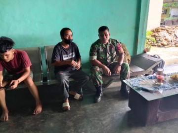 Babinsa Koramil 406-03/Rupit Jalin Silaturahmi dengan Warga Desa Sukaraja