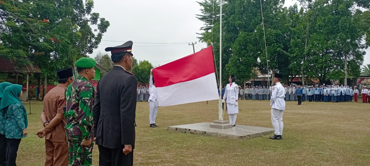 Danpos Ramil 406-06/muara Beliti peltu Dedi hadiri upacara dalam rangka memperingati hari pahlawan di wilayah binaan