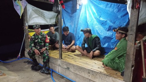 Babinsa Koramil 406-05/Jayaloka Laksanakan Patroli Siskamling di Desa Purwodadi