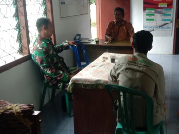 Serda Dedi Babinsa Koramil 406-04/muara Lakitan sambangi desa binaan jalin silahturahmi