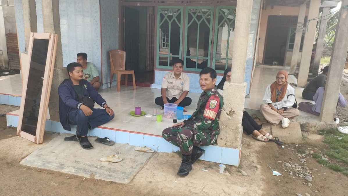 Babinsa Koramil 406-03/Rupit Laksanakan Komsos di Desa Lubuk Kumbung