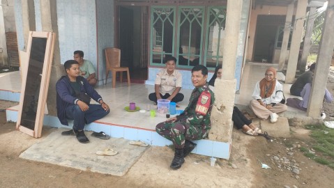 Babinsa Koramil 406-03/Rupit Laksanakan Komsos di Desa Lubuk Kumbung