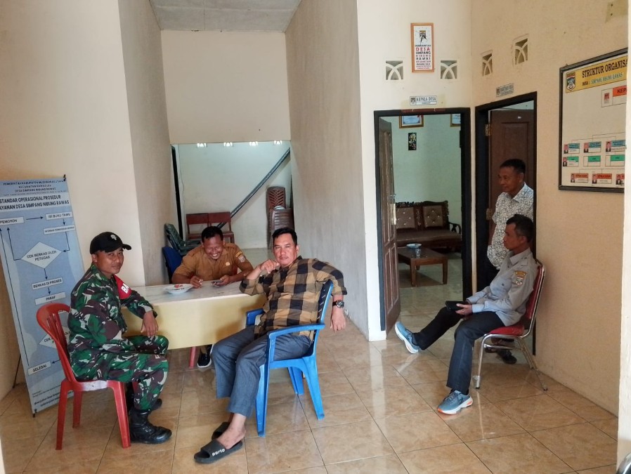Babinsa Koramil 406-01/Rawas Ulu, Sertu Jajang Suhendra, Laksanakan Komsos Terkait Keamanan dan Ketertiban Masyarakat di Desa Simpang Nibung