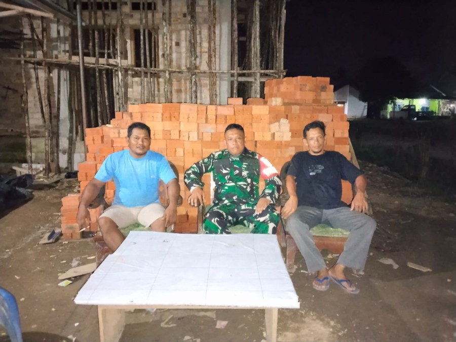 Babinsa Koramil 406-05/Muara Kelingi Laksanakan Monitoring Patroli Siskamling di Desa Air Beliti