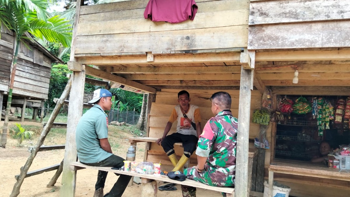 Jalin komsos sertu Wahyu Nugroho sambangi warung bapak Harun