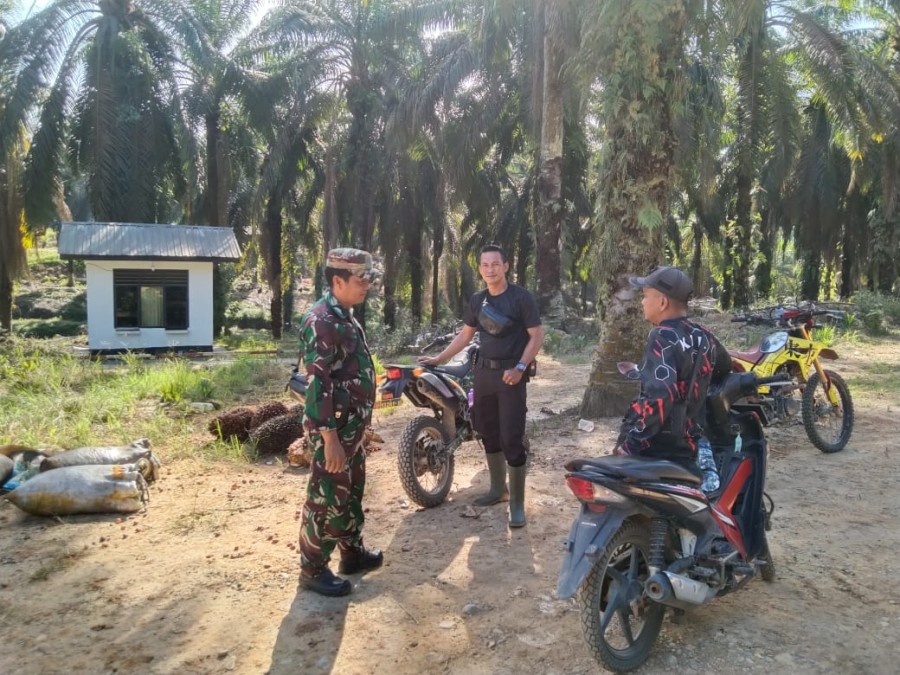 Babinsa Koramil 406-02/Rawas Ilir Laksanakan Komsos di Desa Air Bening