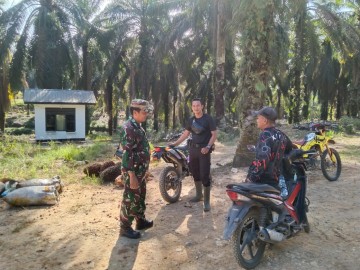 Babinsa Koramil 406-02/Rawas Ilir Laksanakan Komsos di Desa Air Bening