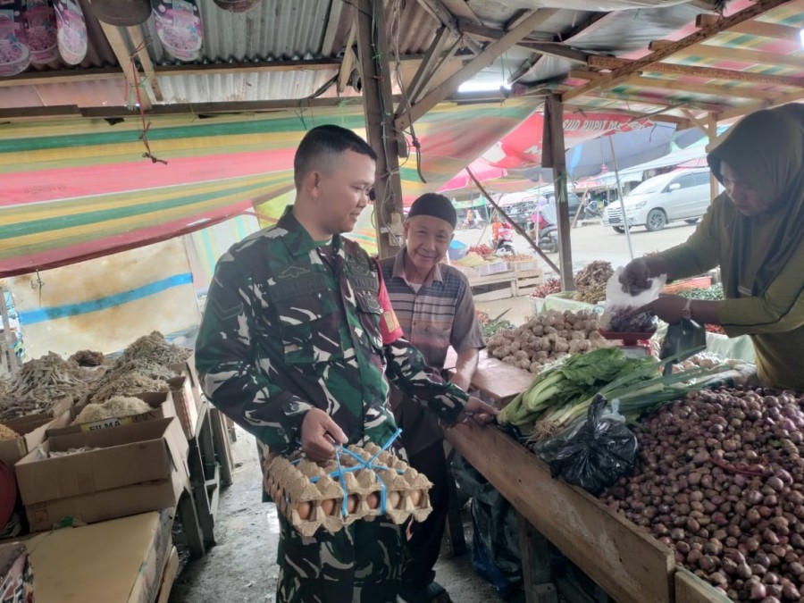 Babinsa Koramil 406-03/Rupit Laksanakan Sosialisasi Bersama Warga Desa Lawang Agung