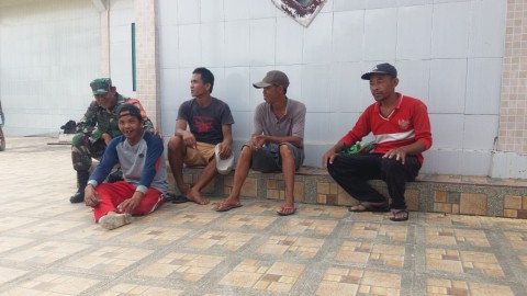 Babinsa Koramil 406-01/Rawas Ulu Laksanakan Komsos di Desa Surulangun