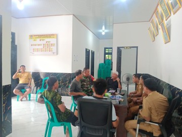 Babinsa Koramil 406-03/Rupit Laksanakan Komsos Bersama Perangkat Desa