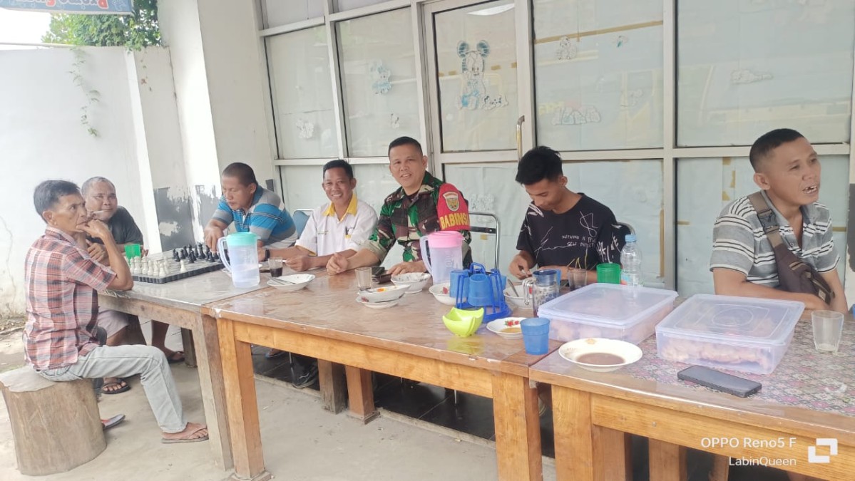 Babinsa Koramil 406-03/Rupit Laksanakan Sosialisasi Komsos di Desa Maur Baru