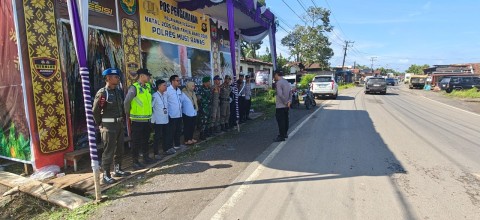 Babinsa Koramil 406-05/Muara Kelingi Laksanakan Monitoring Pos Nataru di Simpang Semambang