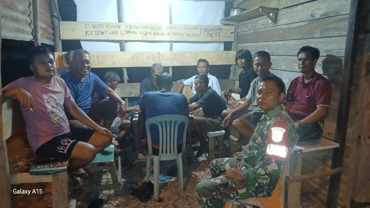 Babinsa Koramil 406-05/Muara Kelingi Laksanakan Patroli Siskamling di Desa Binjai