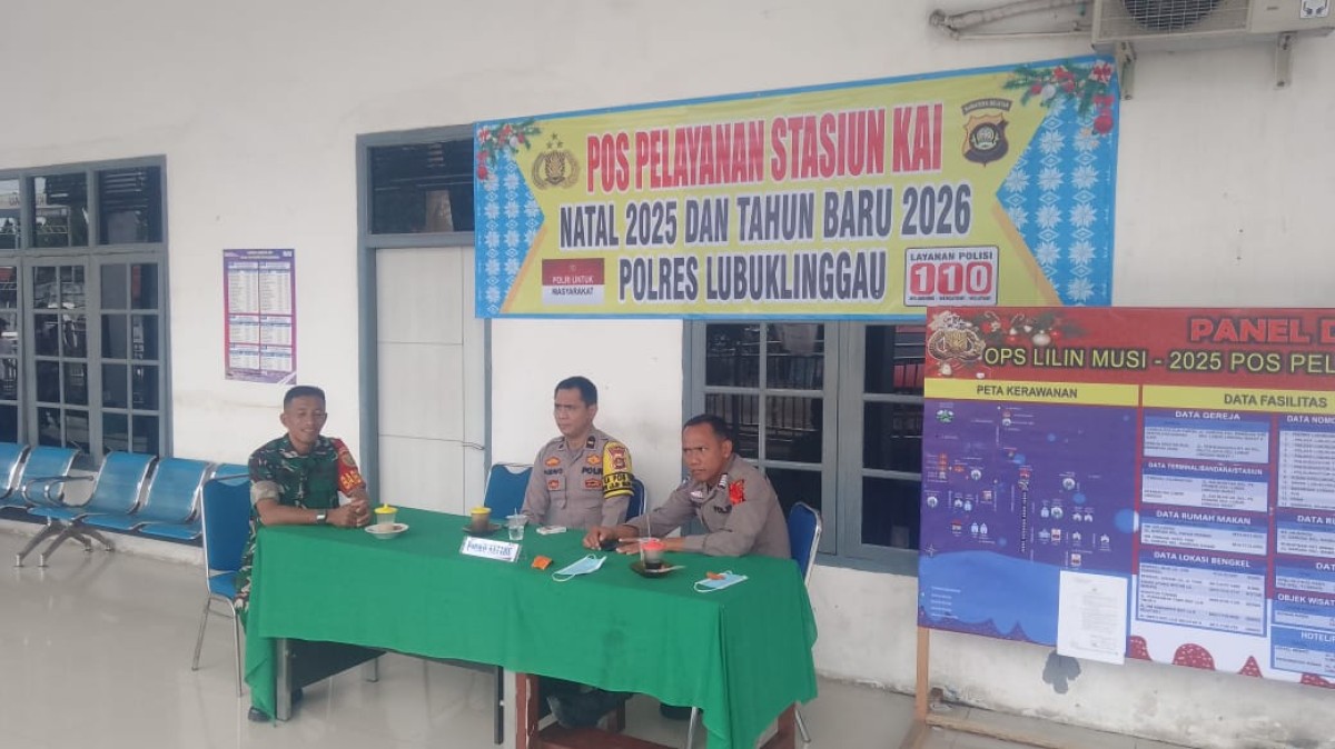 Babinsa Koramil 406-08/Lubuk Linggau Serda Toni Narianto Laksanakan Pengamanan Pos Nataru di Stasiun KAI Kota Lubuk Linggau