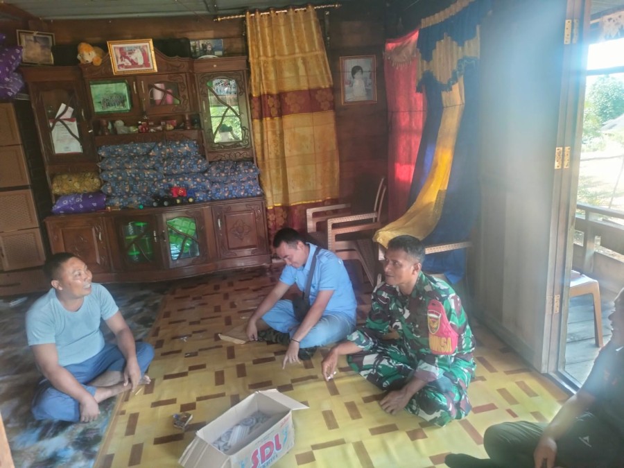 Babinsa Koramil 406-04/Muara Lakitan Laksanakan Komsos di Desa Mukti Karya