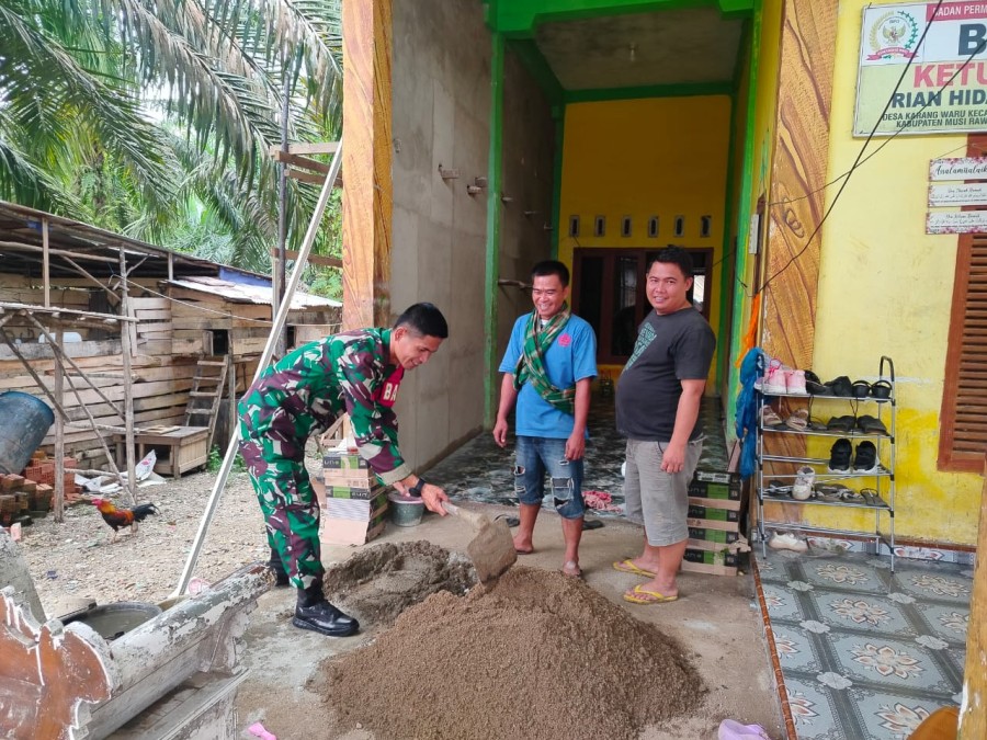 Babinsa Koramil 406-03/Rupit Laksanakan Komsos di Desa Karang Waru