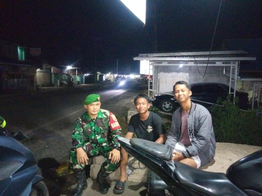 Babinsa Koramil 406-05/Muara Kelingi Laksanakan Patroli dan Monitoring Siskamling