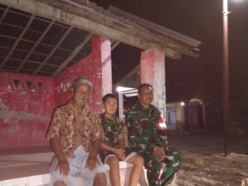 Babinsa Koramil 406-06/Tugumulyo Laksanakan Patroli dan Monitoring Siskamling