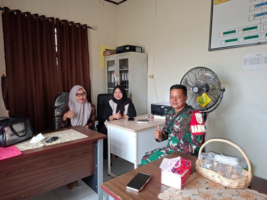 Babinsa Koramil 406-02/Rawas Ilir Laksanakan Komsos di Desa Air Bening