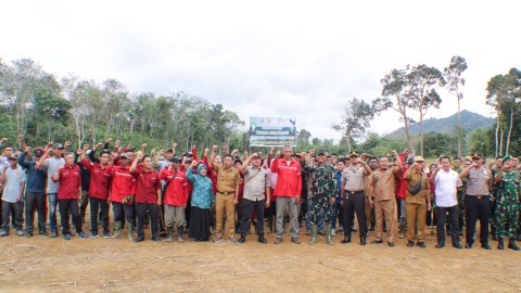 Kodim 0406/Lubuklinggau dan KPH XIV Rawas, Wujudkan Asta Cita Presiden Prabowo, Laksanakan Gerakan Penanaman Pohon Jangka Panjang di Muratara